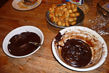 Zab-CreamPuffsWithChocolateDips