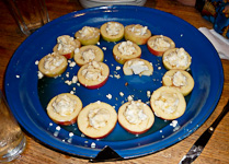 Zab-GoatCheeseOnApplesWithHoney